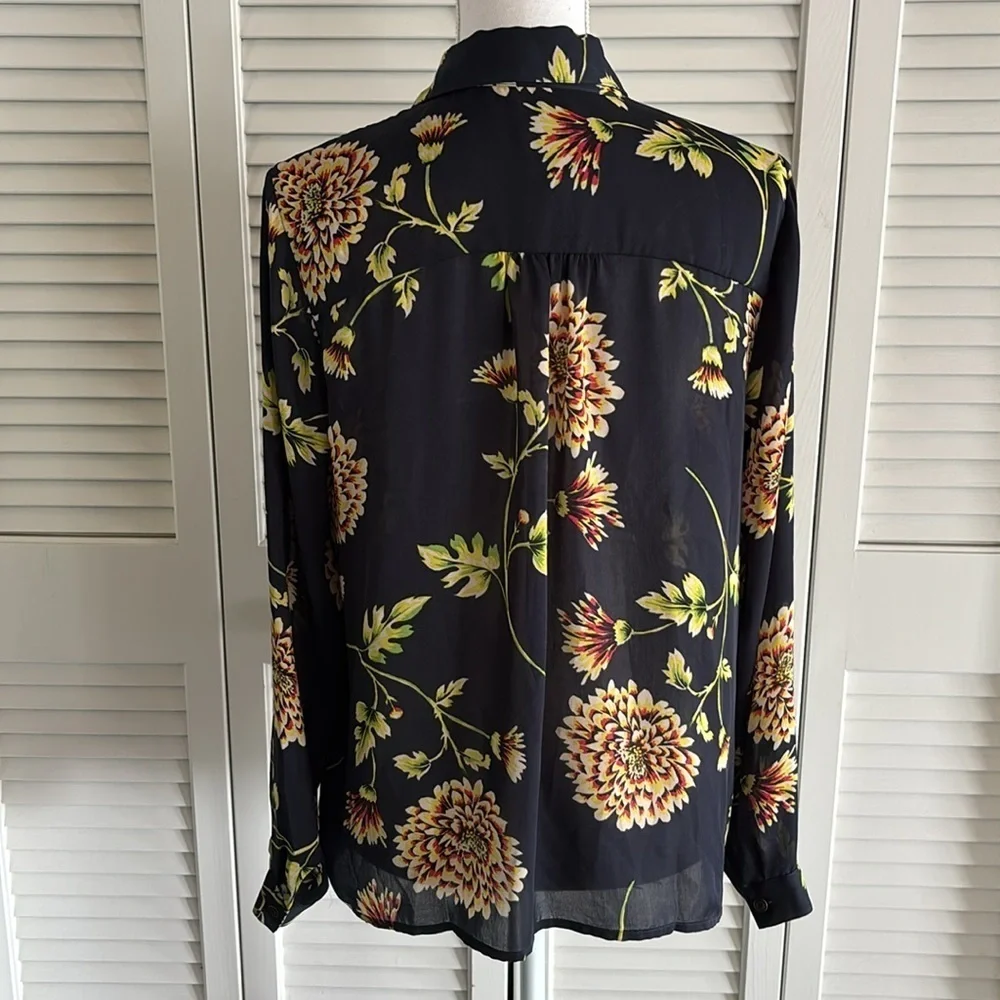 Cabi Daisy Blouse Button Down Top Floral Shirt 3250 Navy Yellow Size Medium